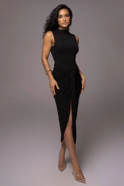 Noir Day Dreams Sarong